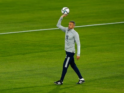 Luis Enrique, en el último entrenamiento en La Cartuja antes del España-Suecia.