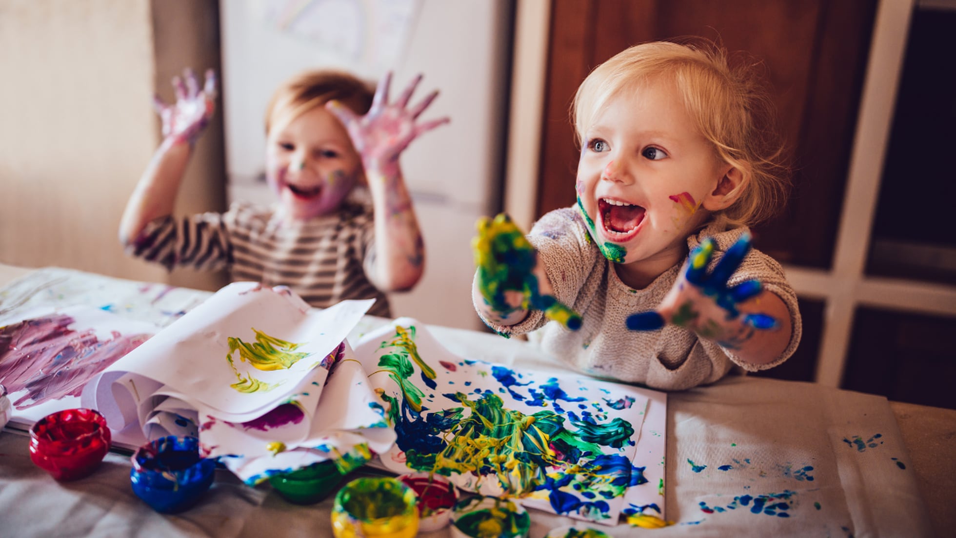 Conoce los beneficios de la pintura de manos en bebés y niños