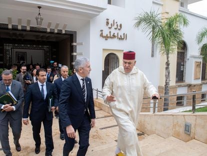 El ministro del Interior de Marruecos, Abdelouafi Laftit (a la derecha) y a su lado su homólogo español, Fernando Grande-Marlaska, este viernes en Rabat.