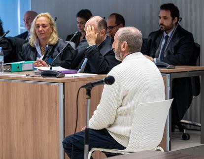 El acusado Francisco Javier Almeida, considerado presunto autor del asesinato y agresión sexual al niño de nueve años de Lardero (La Rioja) el 28 de octubre de 2021, en la Audiencia Provincial de Logroño este lunes.