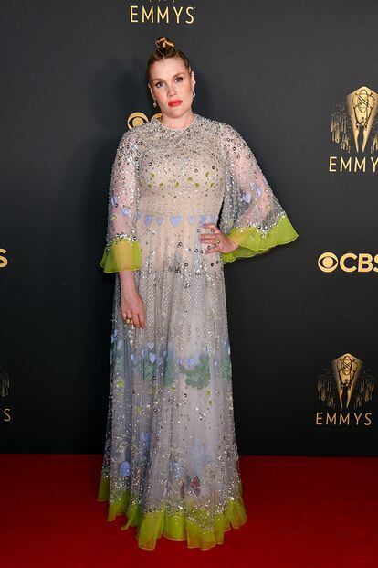 Emerald Fennell, nominada a mejor actriz de reparto de drama por The Crown, brilló con un vestido de Valentino.