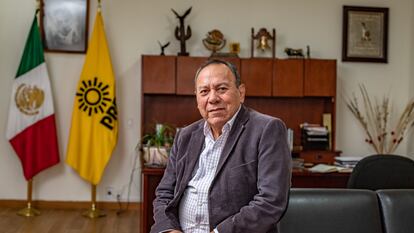 Jesús Zambrano Grijalva, en su oficina en la sede del Partido de la Revolución Democrática.