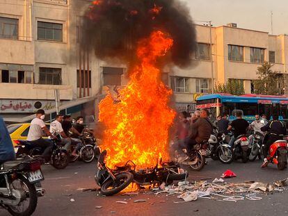 Protestas en una calle de Teherán, el 8 de octubre.