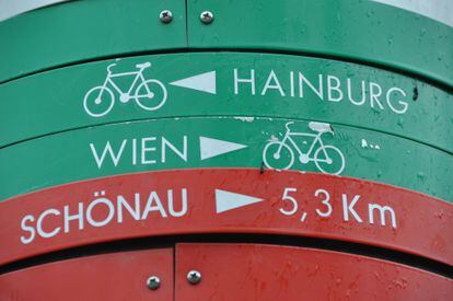 Señal indicadora de la ruta EuroVelo 6 a su paso por Austria.   