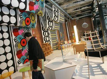 La muestra exhibe creaciones de 200 diseñadores y empresas finlandesas.