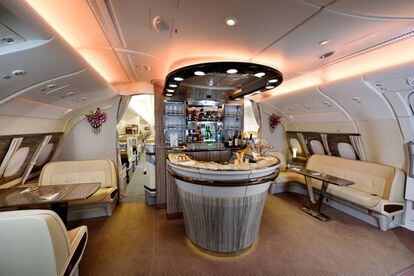 El Onboard Lounge, el exclusivo bar a bordo del A380 de Emirates.