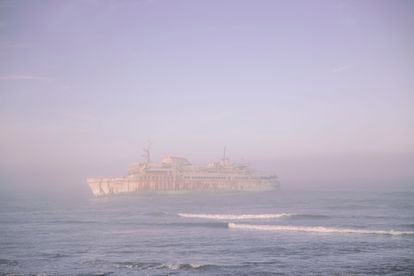 Fotografía de la serie '80 Miles to Atlantis' de la artista marroquí Imane Djamil.