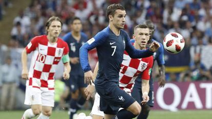El jugador de la selección de Francia Antoine Griezmann, durante la final. / VÍDEO: Análisis del periodista de EL PAÍS, Gorka Pérez. SAÚL ORTIZ