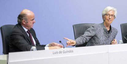 Christine Lagarde, junto a Luis de Guindos en la reunión del BCE de marzo.