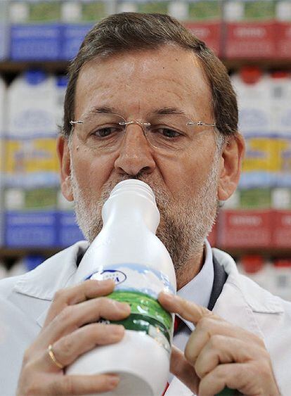 Mariano Rajoy, durante la visita que ha realizado esta mañana a las instalaciones de Central Lechera Asturiana en Granda (Asturias).