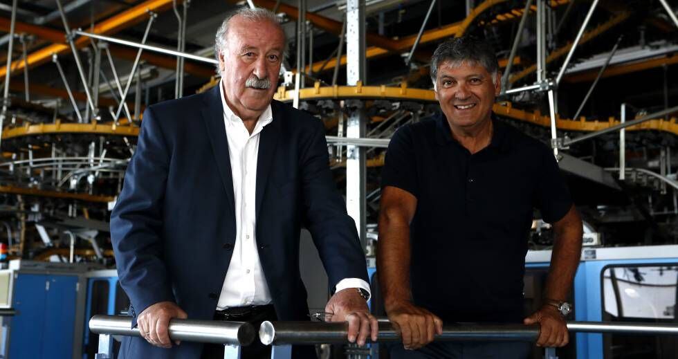 Del Bosque y Toni Nadal posan tras la charla.