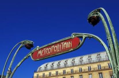 Una de las bocas de metro 'art nouveau' diseñadas por Hector Guimard, en París.