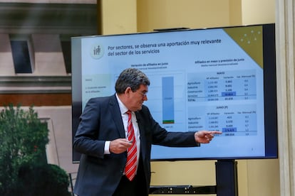 El ministro de Inclusión, Seguridad Social y Migraciones, José Luis Escrivá, este viernes en la sede del ministerio.