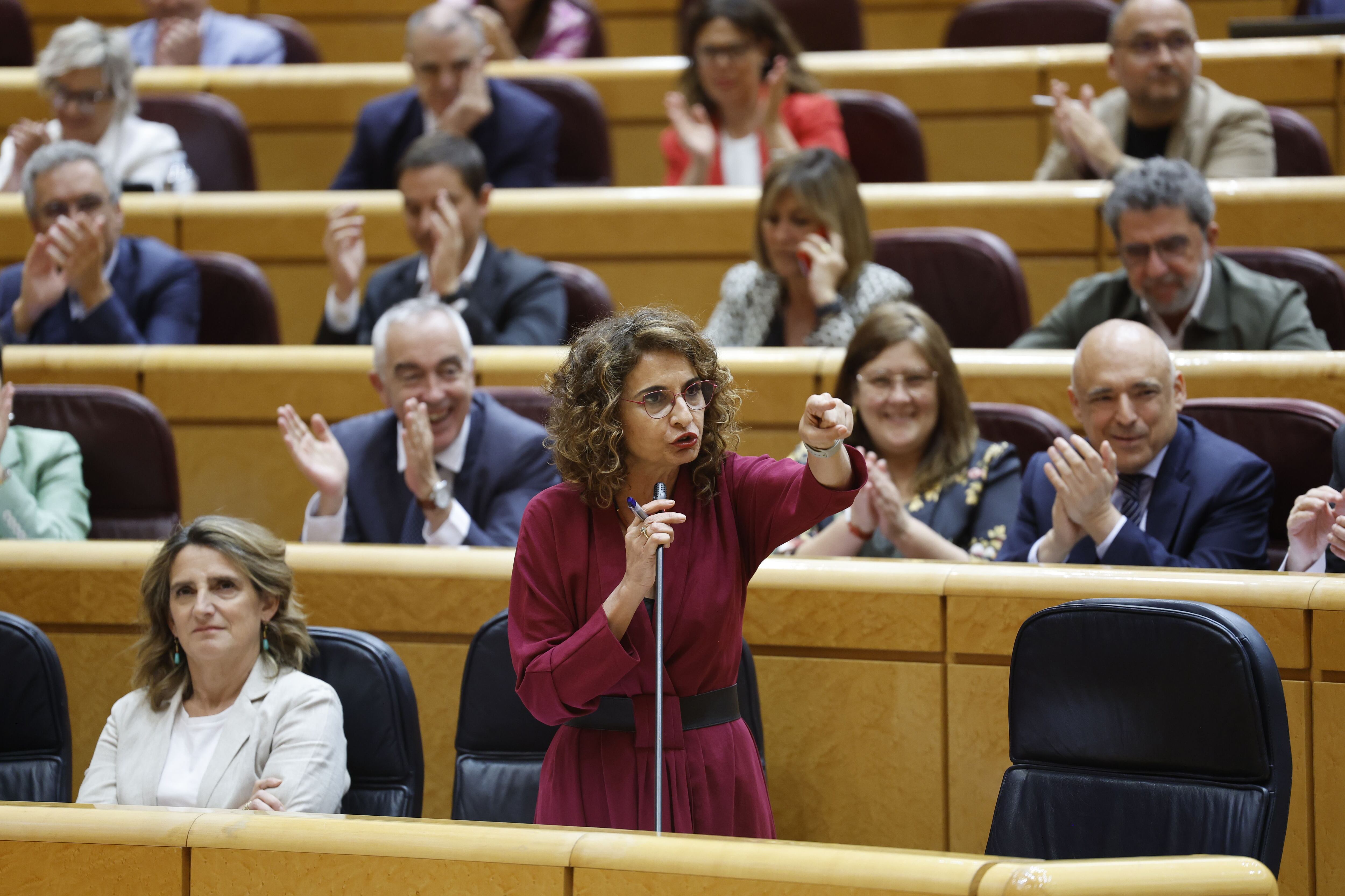 DVD1217 110624 La vicepresidenta primera y ministra de Hacienda, María Jesús Montero, interviene en la sesión de control al Gobierno celebrada este martes en el Senado, en Madrid.