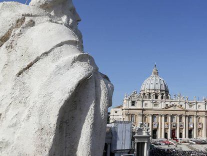 Vista de la plaza de San Pedro en el Vaticano, durante una misa en 2012.