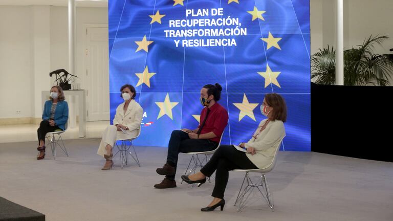 Los vicepresidentes del Gobierno, Nadia Calviño, Carmen Calvo, Pablo Iglesias y Teresa Ribera (de izq a dcha) presentando el"Plan de Recuperación, Transformación y Resiliencia de la economía española, el pasado día 7 de octubre.