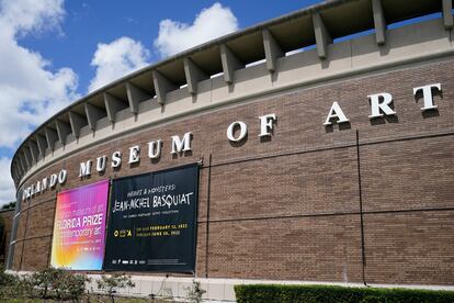 Fachada del Museo de Arte de Orlando, con el cartel promocional de la exposición dedicada a Basquiat, el pasado 2 de junio.