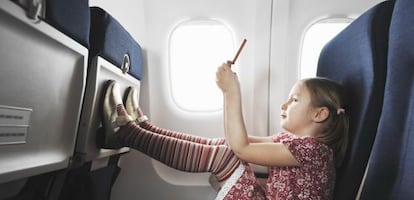 Hay azafatas con formación especial para relajar a los niños.