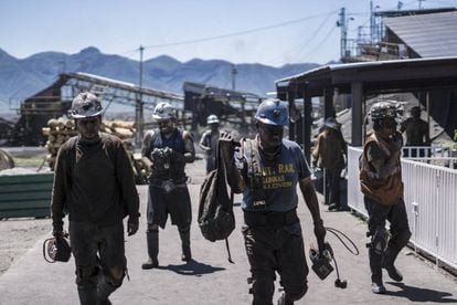 FOTOGALERÍA | Mineros acaban su turno laboral en la mina Santa Bárbara, en San José del Aura