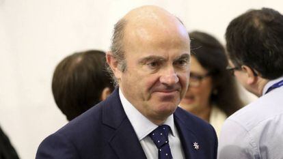 El ministro de Econom&iacute;a, Luis de Guindos, en Malta el pasado fin de semana.