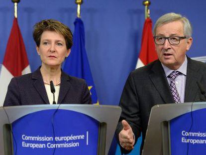 La presidenta de la confederación suiza, Simonetta Sommaruga, y el presidente de la Comisión, Jean-Claude Juncker.