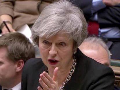 La primera ministra propone soluciones alternativas a la salvaguarda para evitar una frontera dura entre Irlanda e Irlanda del Norte