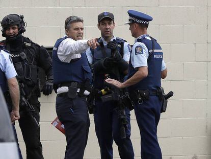 Agentes de la policía en Christchurch (Nueva Zelanda).
