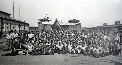 Presos españoles en el campo de concentración de Mauthausen, en mayo de 1945, tras su liberación.