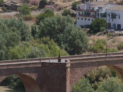 El puente que une a Montoro. En vídeo, el reportaje del pueblo completo.