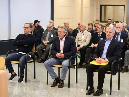 El banquillo de los acusados en el juicio del 'caso Gürtel' en 2017. En primera fila desde la izquierda, Álvaro Pérez 'El Bigotes', Francisco Correa y Pablo Crespo.