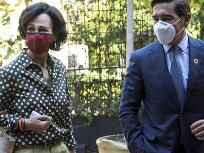 La presidenta de Banco Santander, Ana Patricia Botín (i) y el presidente de BBVA, Carlos Torre (d) 