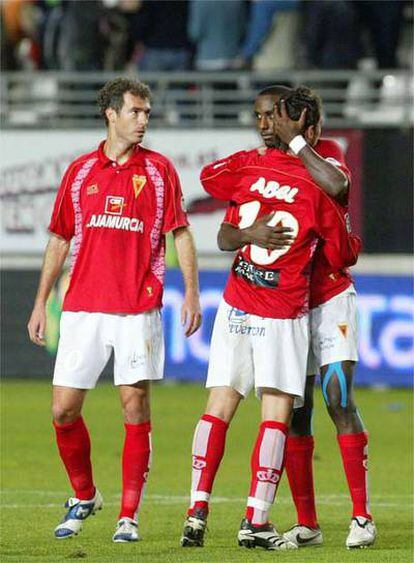 Los jugadores del Murcia celebran un tanto