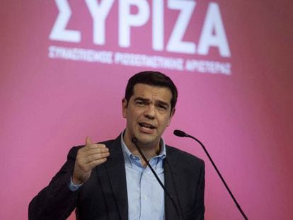 Alexis Tsipras, l&iacute;der del partido izquirdista Syriza, este martes en un mitin en Salonica.  