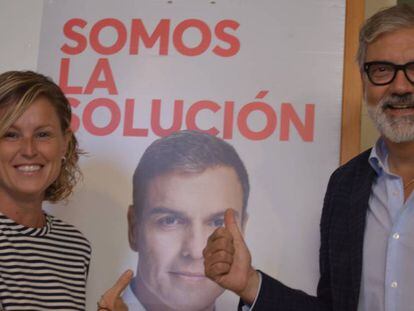 Montse Mínguez i Fèlix Larrosa, a la seu del PSC de Lleida.