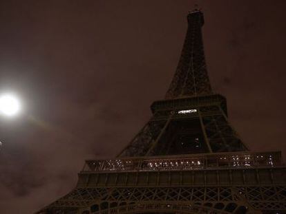 La torre Eiffel el 14 de noviembre de 2015. 