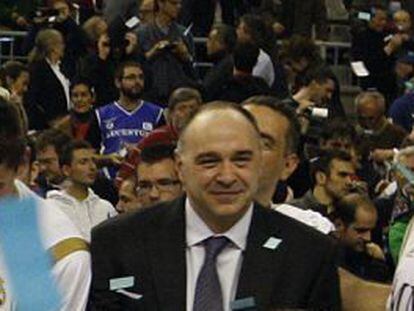 Pablo Laso celebra el título de campeón de Copa.