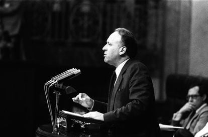 Xabier Arzalluz, durante su intervención en el pleno del Congreso sobre la Constitución, el 30 de mayo de 1979.
