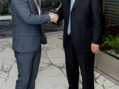 El presidente de la argentina YPF, Miguel Galuccio y el responsable de la secci&oacute;n para Am&eacute;rica Latina y &Aacute;frica de la petrolera estadounidense Chevron, Ali Moshiri 