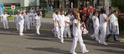 Una protesta de profesionales sanitarios en el Hospital macarena de Sevilla