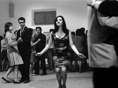 Sara Lezana baila al inicio de 'El extraño viaje' (1964), de Fernando Fernán Gómez.