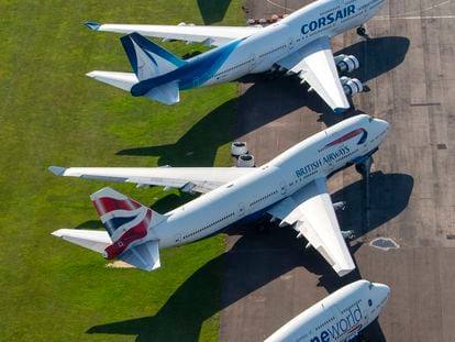 Aviones estacionados en el aeropuerto de Cotswold (Reino Unido).