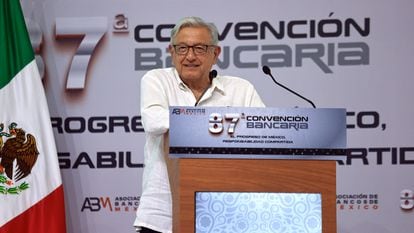 Andrés Manuel López Obrador, participa en la 87 Convención Bancaria en Acapulco.