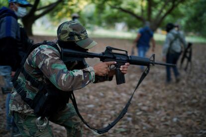 Grupos autodefensas del municipio de Coalcomán, en Michoacán, han incrementado su vigilancia ante los ataques del Cártel Jalisco Nueva Generación.
