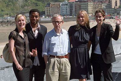 De izquierda a derecha, Radha Mitchell, Chiwetel Ejiofor, Woody Allen, Chloë Sevigny y Amanda Peet, en San Sebastián.