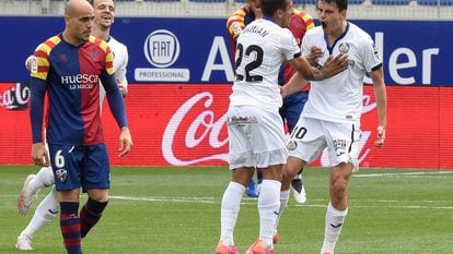 Enes Unal, tras marcar su segundo gol en el estadio El Alcoraz en Huesca, este domingo.