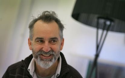 "És un home alt, amb una mirada serena, d’ulls verdosencs, de barba poblada i canosa, de parlar tranquil i reposat".