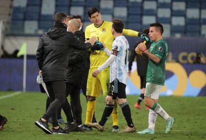 Lampe saluda a Lionel Messi el pasado 28 de junio tras la victoria de Argentina sobre Bolivia (4-1) en Cuiabá.
