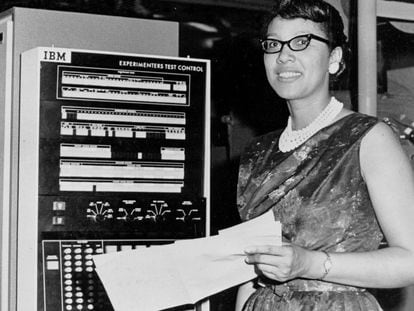 Melba Roy, responsable del grupo de matemáticos de la NASA en 1958, momento en que se les empezaba a llamar informáticos.