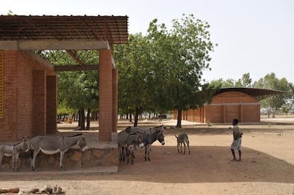 Escuela primaria en Gando (Burkina Faso), 2001.