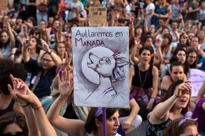 Protesta contra una de las primeras sentencias en el caso de La Manada en 2018, en Madrid.